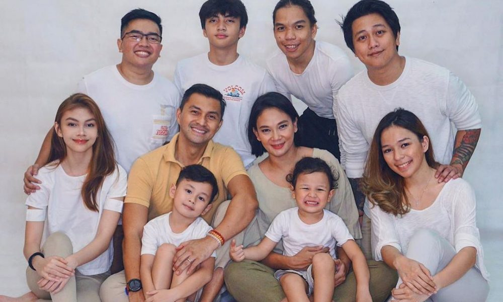 Baru 44 Tahun, Anjasmara Pamer Foto Bareng Anak dan 2 Cucu - Topikindo